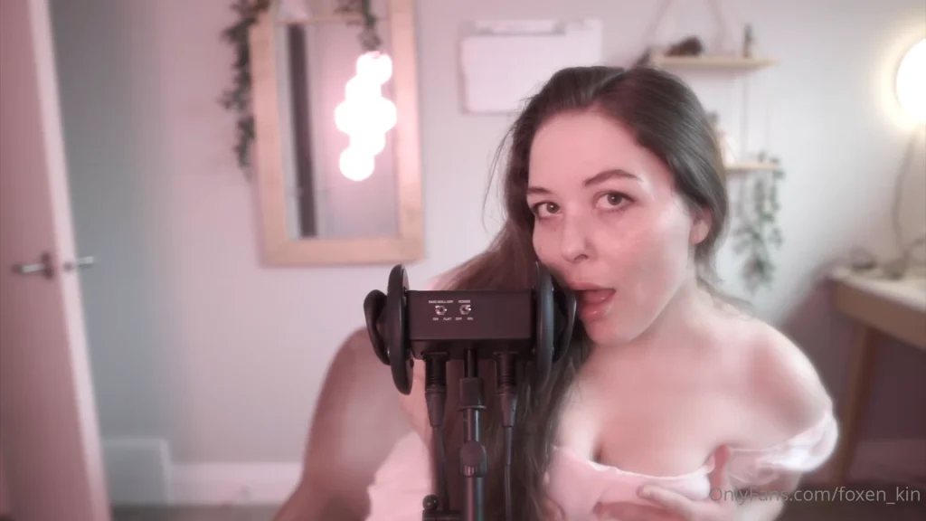 Foxen ASMR Sexy Ear Licking Onlyfans Leak