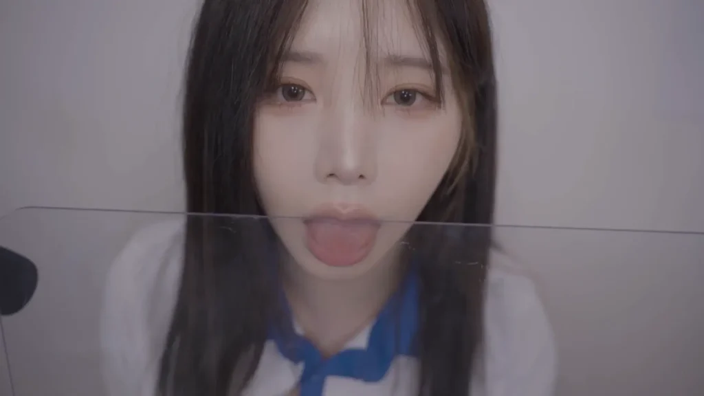 ASMR Yoon Ying Cleaning up & Acrylic Licking Patreon Leak