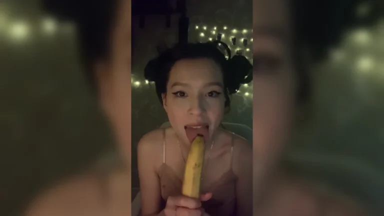 Lezzy Bunny ASMR Banana Sucking Custom Video Leak