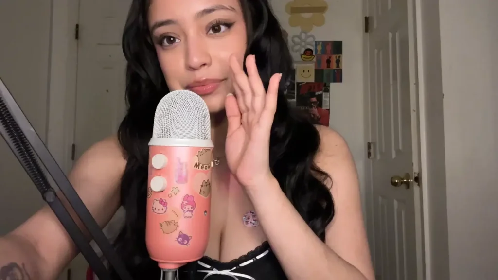 Mely's ASMR Breathy Kisses & Mouth Sounds Patreon Leak