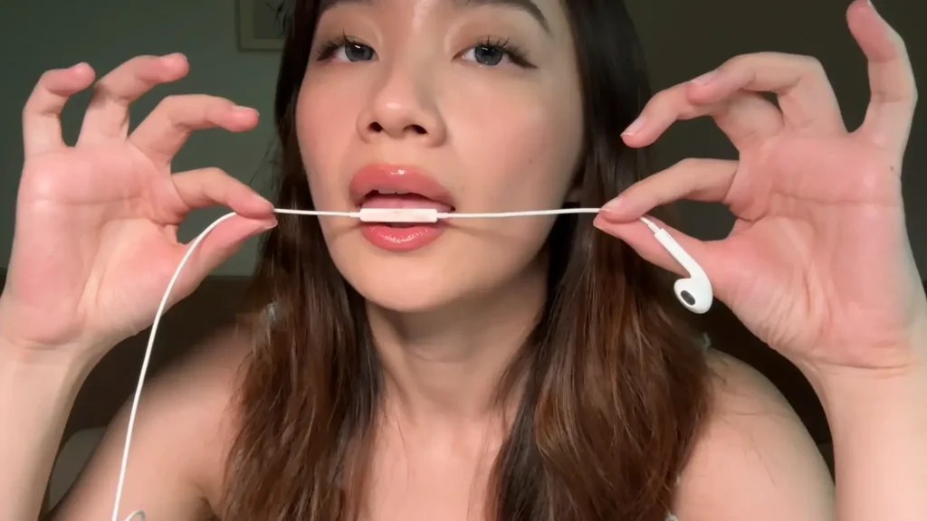 Lin ASMR Apple Mic Licking & Mouth Sounds Patreon Leak